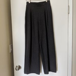 Wide-legged pants